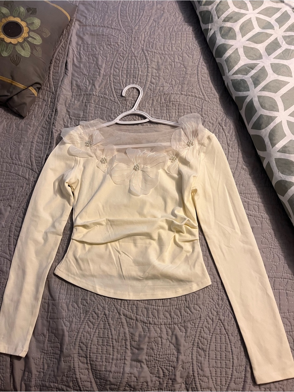 Commense Cream Long-Sleeve Floral Appliqué Top